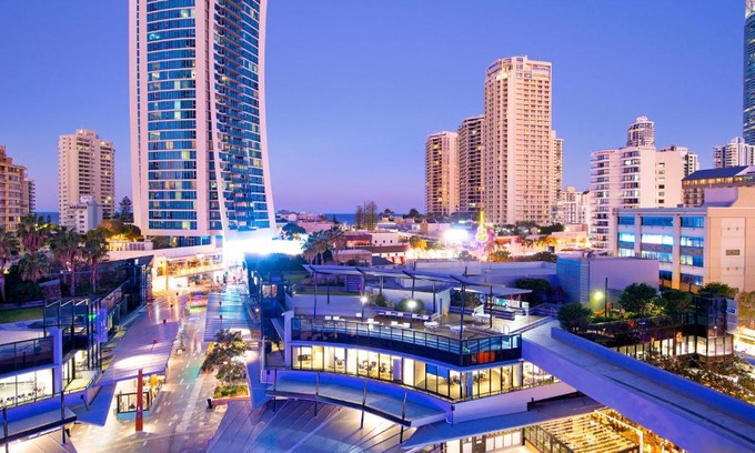 Surfers Paradise Apartment | Circle on Cavill Surfers Paradise- 3 Bedroom Deluxe Apartment