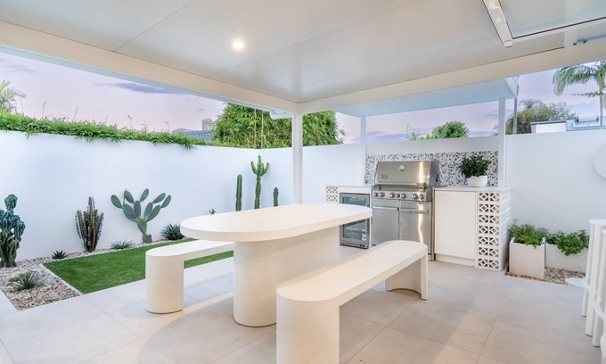 Miami House | Coastal Palm Springs Inspired Home - 5 min walk to beach