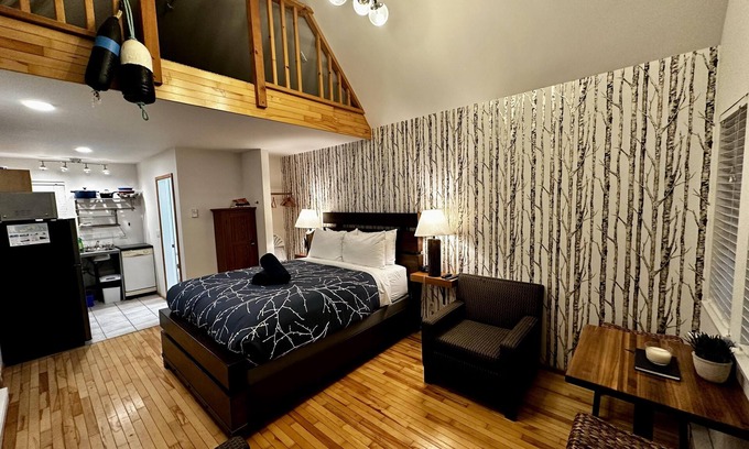 Ucluelet Cabin | Cozy Cabin centrally located close to walking trails and beaches!