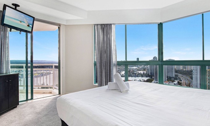 Surfers Paradise Apartment | Crown Towers Luxury 3 Bedroom Apartment