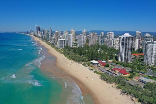 Main Beach Apartment | De Ville Apartments