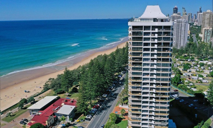 Main Beach Apartment | De Ville Apartments