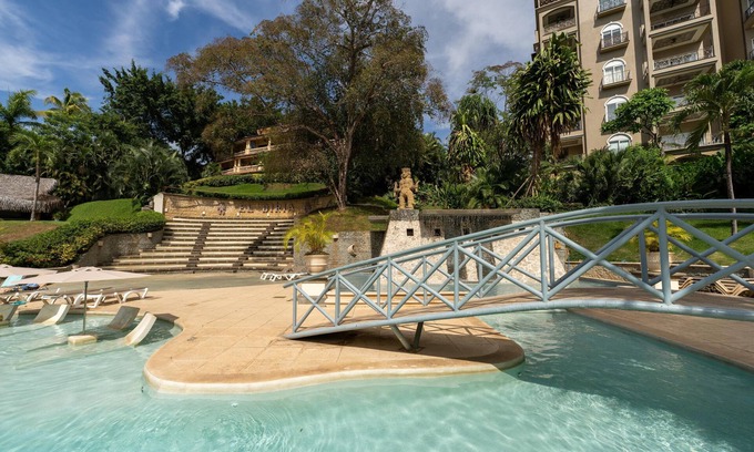 Tamarindo Condo | Escape to this poolside condo - The best location in Tamarindo