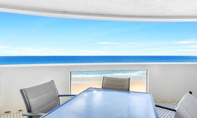 Surfers Paradise Apartment | Focus Apartments Large 3 Bedroom Beachfront Apartment