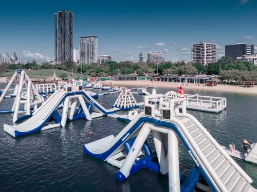 Southport Apartment | Freshly Renovated Modern Waterfront 1 Bedroom unit