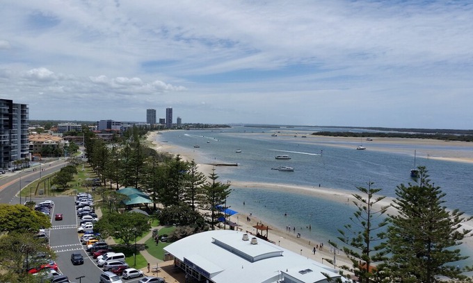 Labrador Apartment | Grand Hotel Apartments Gold Coast by owner