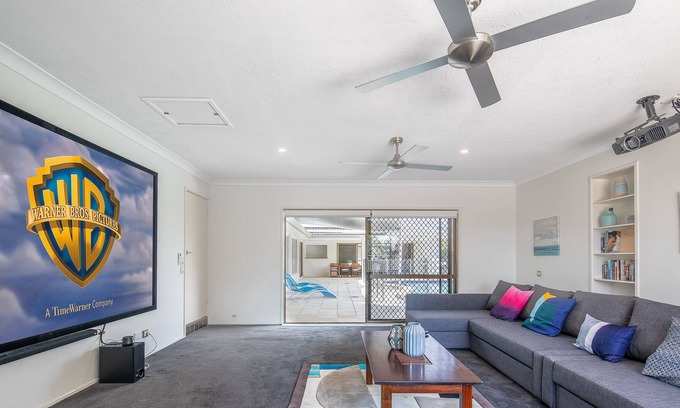Broadbeach Waters House | Homely Getaways in Broadbeach Waters - 20% OFF