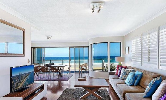Main Beach House | House ∙ 4 bedrooms ∙ 10 guests