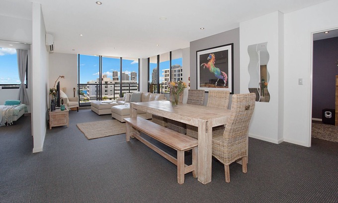 Southport Apartment | Immaculate 3 Bedroom Apartment Central Gold Coast. Modern Stylish