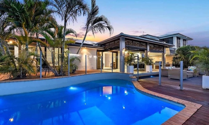 Broadbeach Waters House | La Vida Summary: The