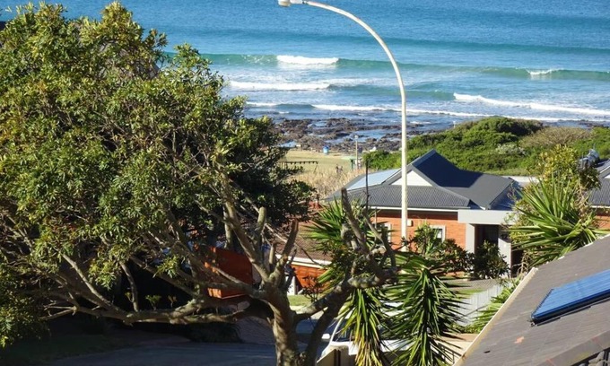 Wavecrest Apartment | Lovely 2-bedroom apartment with free parking on premises
