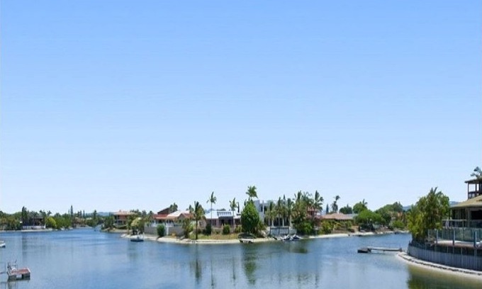 Mermaid Waters House | Luxury 6 Bedroom Waterfront Home with views