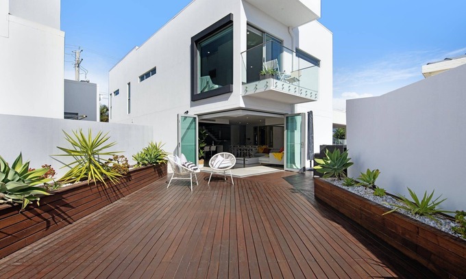 Broadbeach Waters House | Luxury Villas Majestic Palms (Heated Pool)