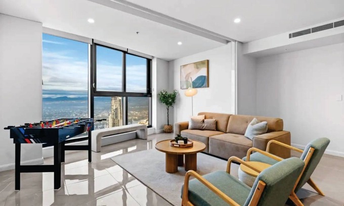 Gold Coast Apartment | Ocean and City View | 3BR Beachside Escape Floor 62