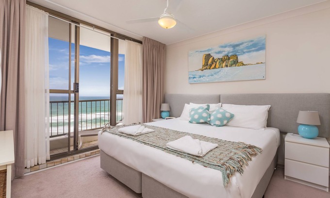 Broadbeach Apartment | Ocean Royale