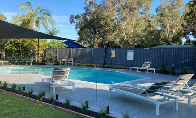 Burleigh Heads House | Paradise Grove 9, Resort facilities pool, tennis