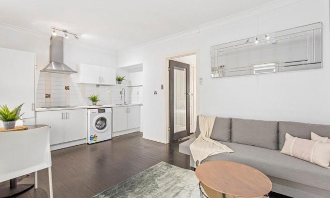 Surfers Paradise Apartment | Peninsular Drive 1 bedroom