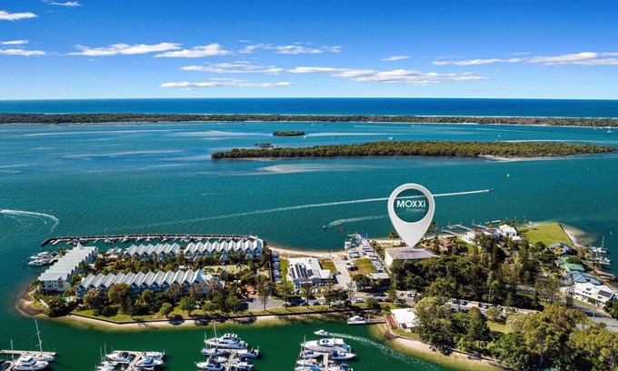 Runaway Bay Apartment | Poinsettia Beach Broadwater Retreat