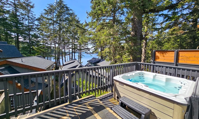 Ucluelet Cabin | Private HOT TUB ~ Nature & Beach at Your Doorstep ⎮ Tidal Pool