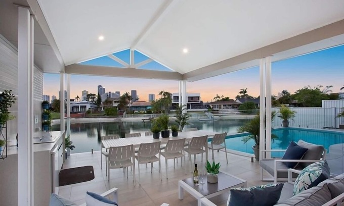 Broadbeach Waters House | Relaxed living in luxury surrounds.