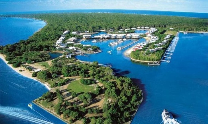 Gold Coast Apartment | Spacious waterfront, one bedroom apartment.