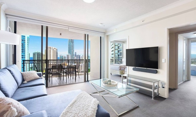 Surfers Paradise Apartment | Surfers Skyline: Beach View, Pools, Spa & Gym