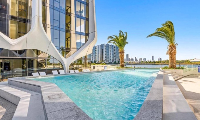 Mermaid Waters Apartment | The Lanes 5 Start Luxury