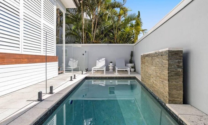 Miami House | Villa Luxe Miami, Heated Pool, 5 min walk to beach