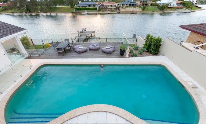 Mermaid Waters House | Waterfront Entertainer