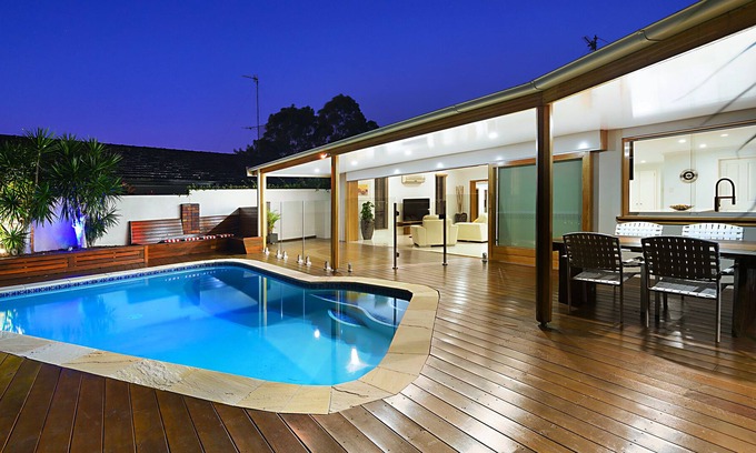 Broadbeach Waters House | *WATERFRONT* FAMILY ENTERTAINER * IN BROADBEACH WATERS