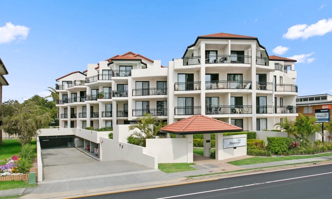 Biggera Waters Hotel | Windsurfer Resort