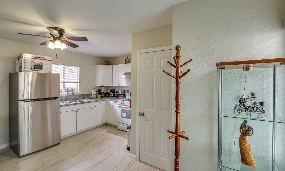 Inglewood House | Pet-Friendly Inglewood Home ~ 1 Mi to Kia Forum!