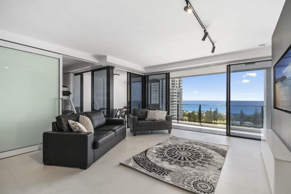 Broadbeach Apartment | Luxury Broadbeach Apartment with Ocean Views