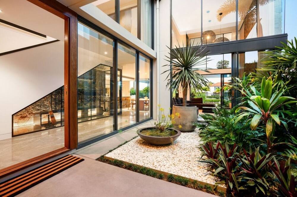 Sorrento House | Luxurious Masterpiece with Waterfront Elegance