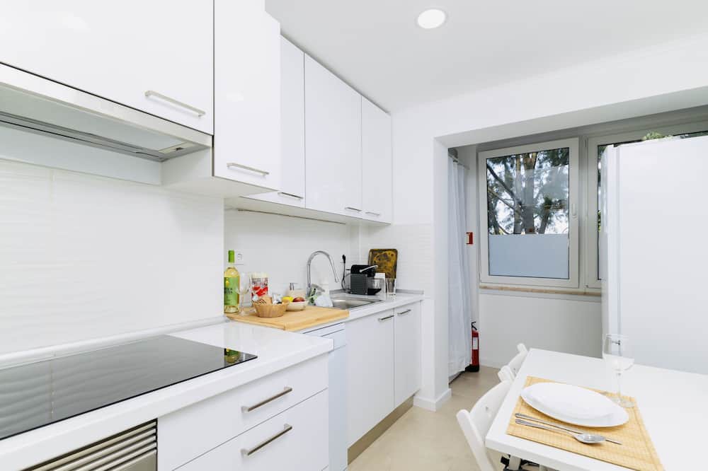 Carvoeira Apartment | Modern 3 bedroom flat in Benfica Lisbon