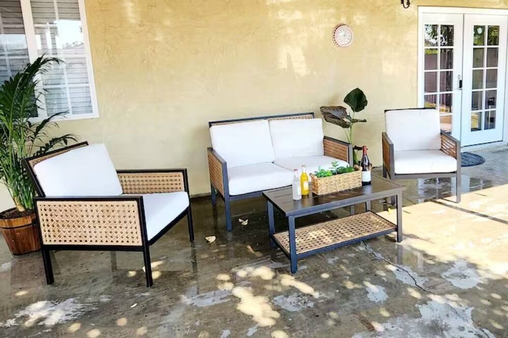 Baldwin Park House | Remodeled 3-bedroom 2-bathroom private entrance, a king-sized bed free parking!1