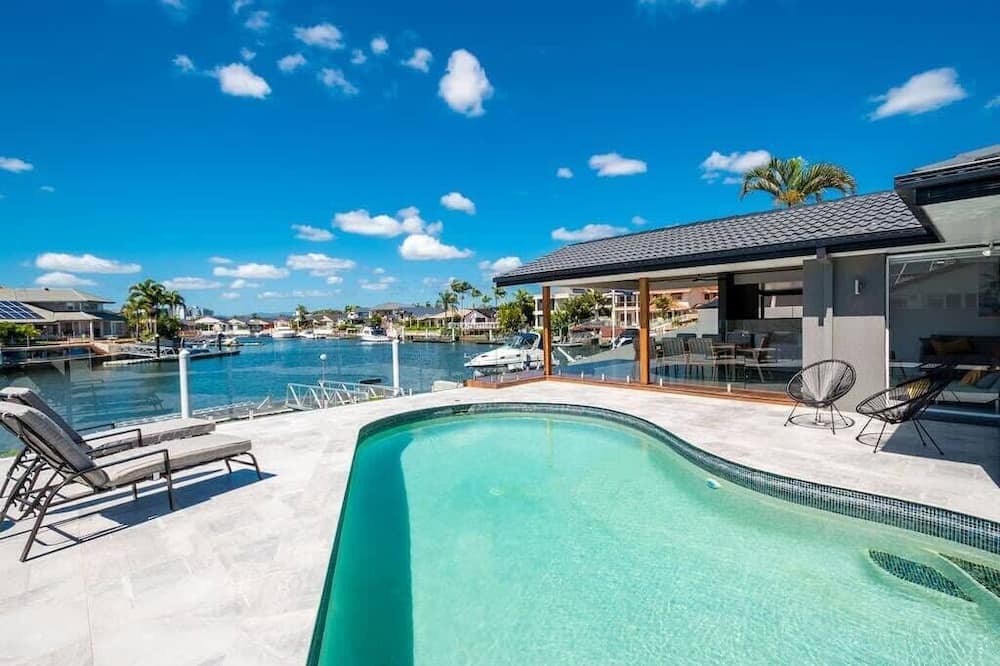 Runaway Bay House | Waterfront Resort-Style Retreat - Runaway Bay
