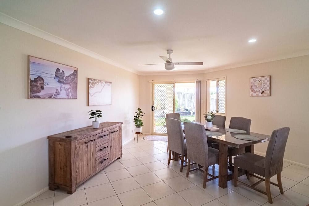 Upper Coomera House | Cosy Home - House up to 10