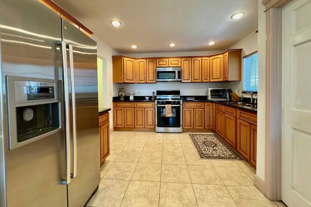 Mission Valley West House | The Mezoo House- Great Location near USD