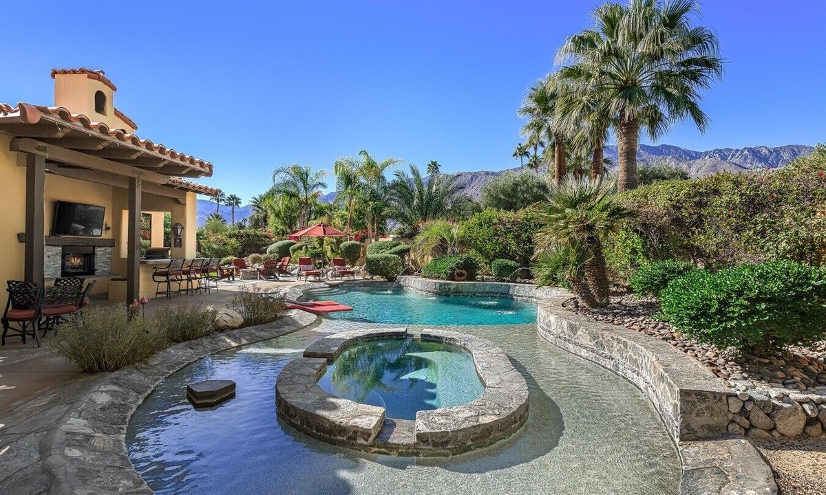 Palm Springs House | Saltwater Pool/Spa, Tanning Shelf, Firepit, Outdoor Fireplace Shower Free WiFi