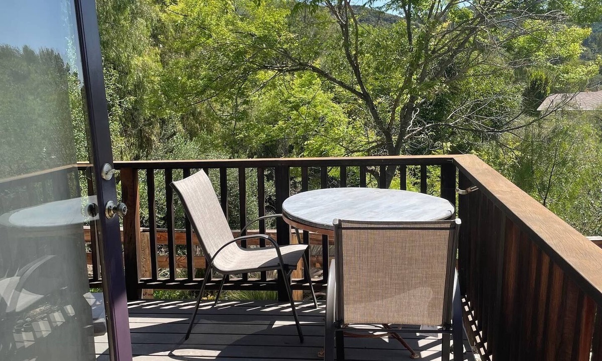 Topanga Apartment | Charming rustic studio in Topanga nestled in nature, private entrance, dogs OK