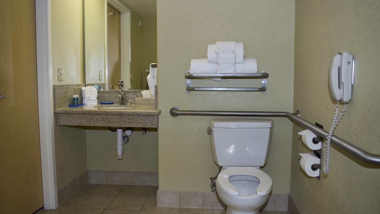 Photo of Bathroom in Nut Tree