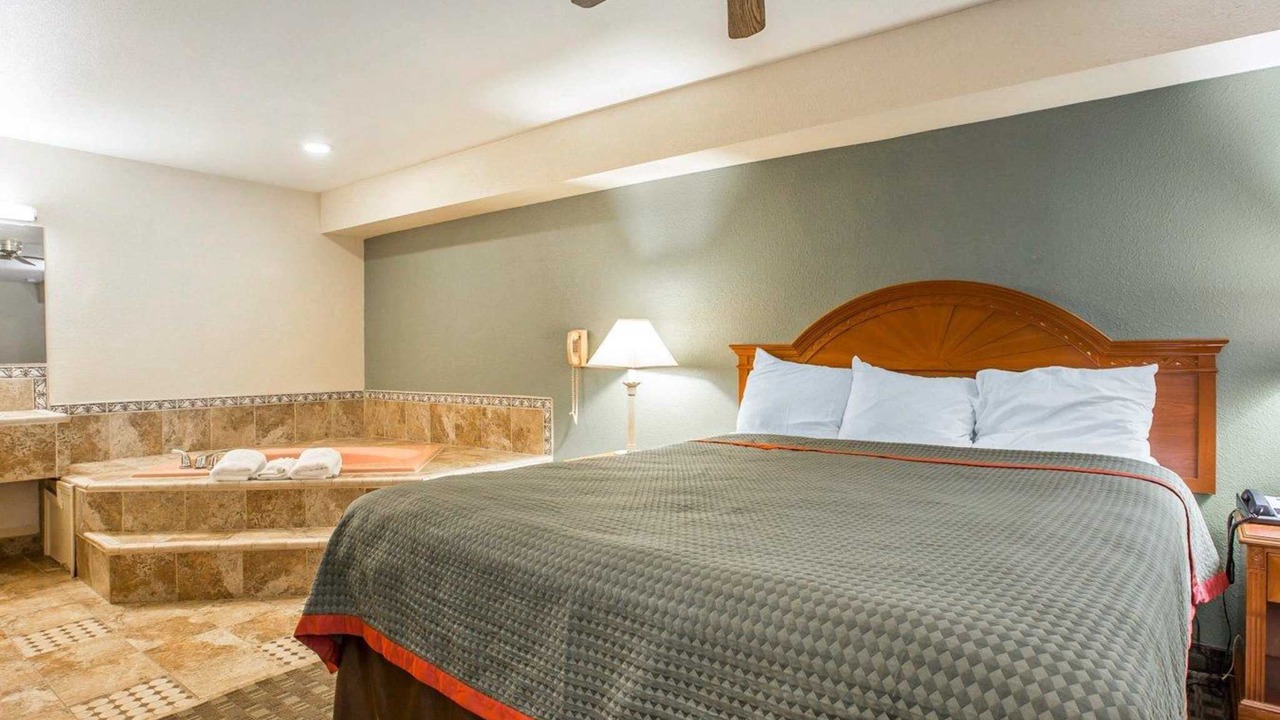 Photo of Bedroom in Delano