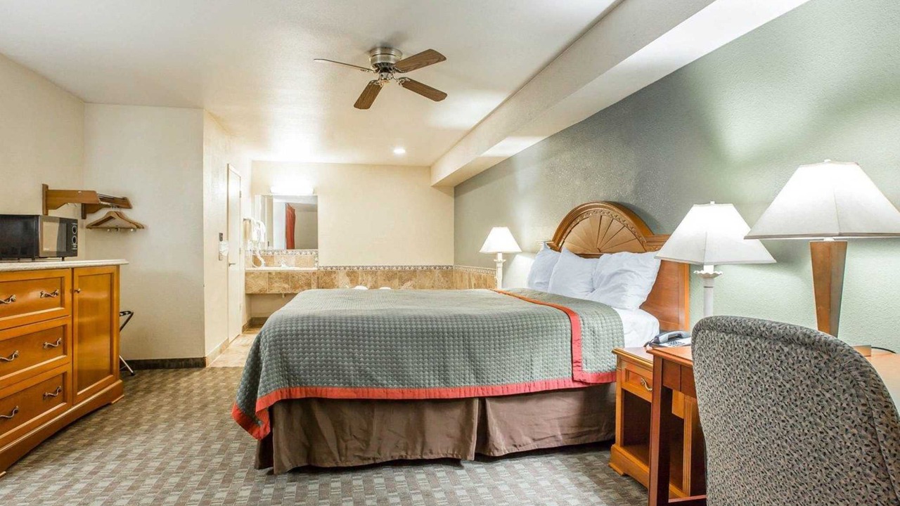 Photo of Bedroom in Delano