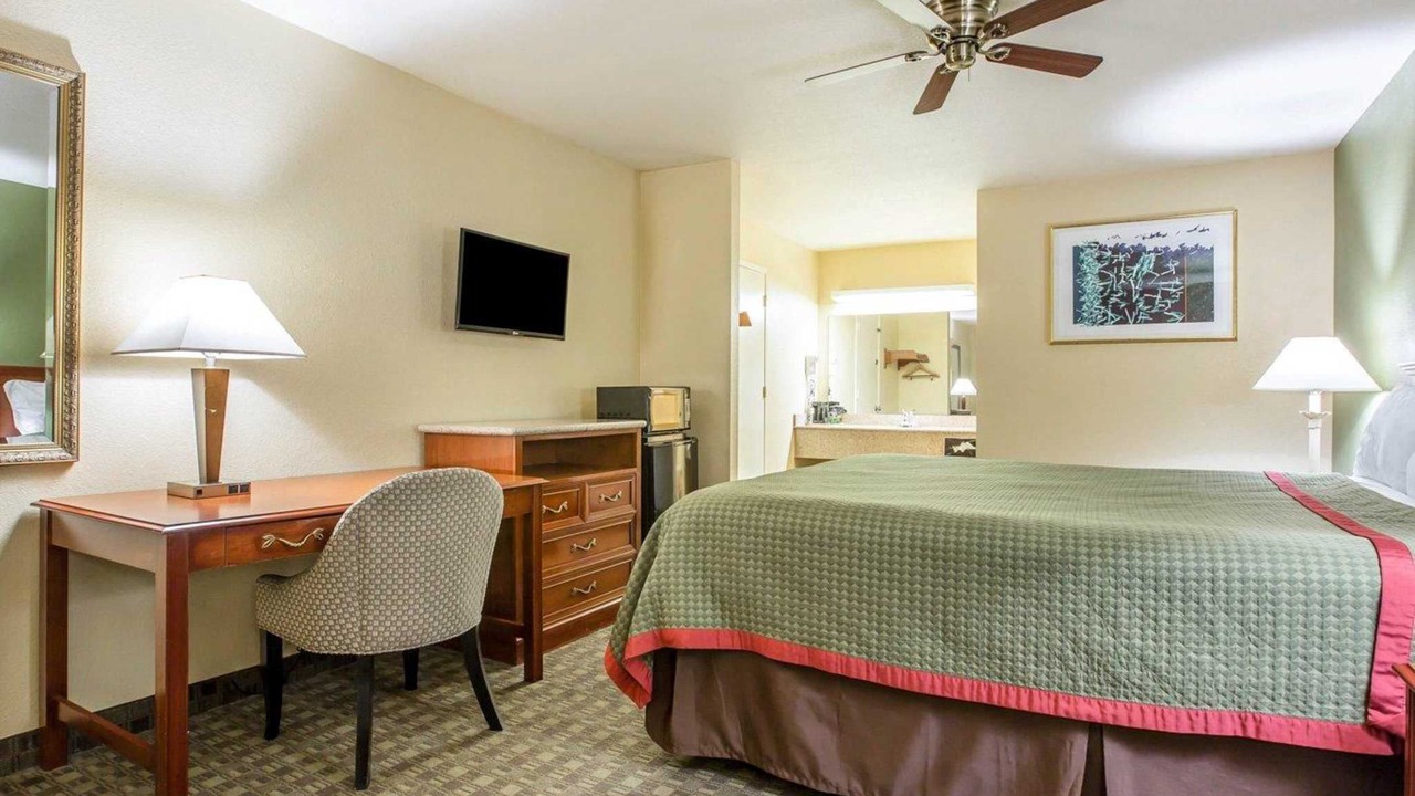 Photo of Bedroom in Delano