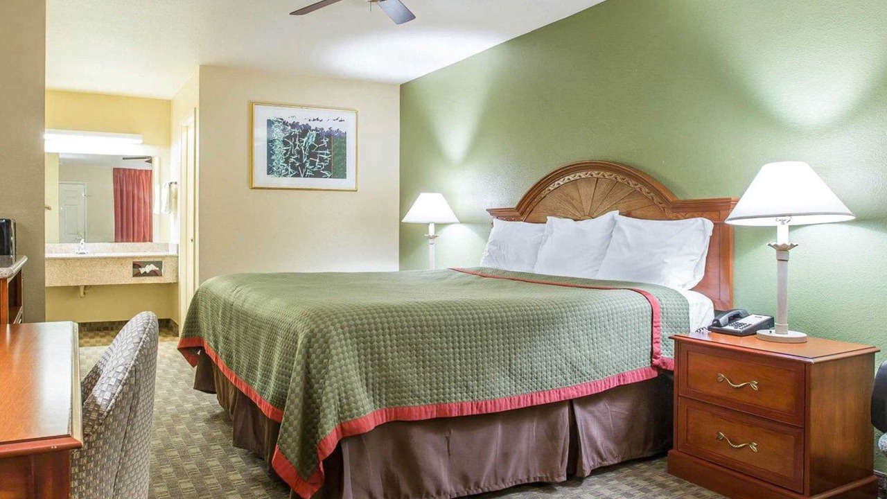 Photo of Bedroom in Delano