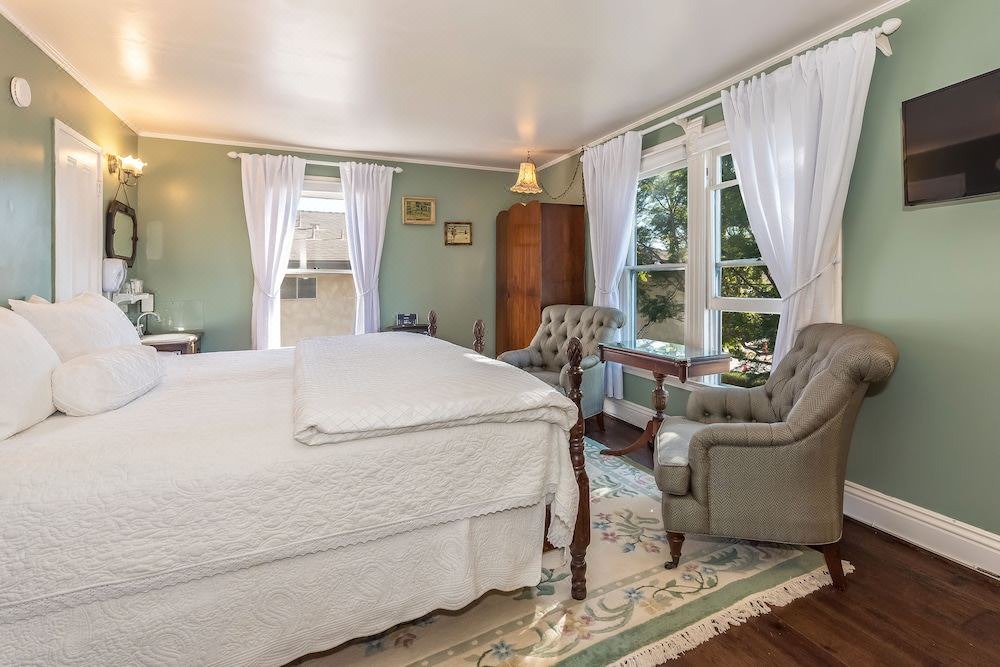 Photo of Bedroom in Oak Park