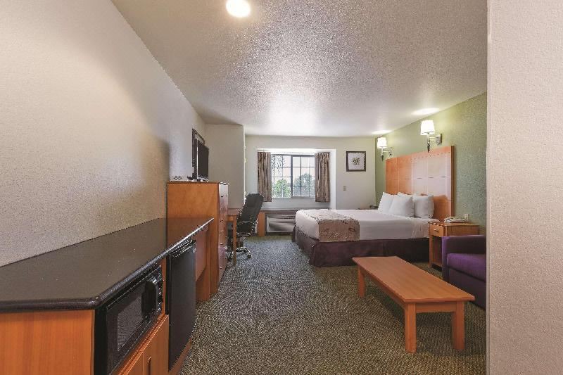 Photo of Livingroom in Tulare