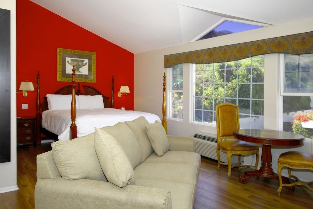 Photo of Livingroom in Central Malibu