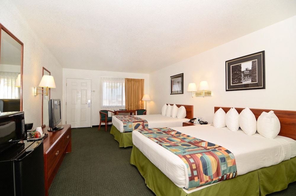 Photo of Bedroom in Needles